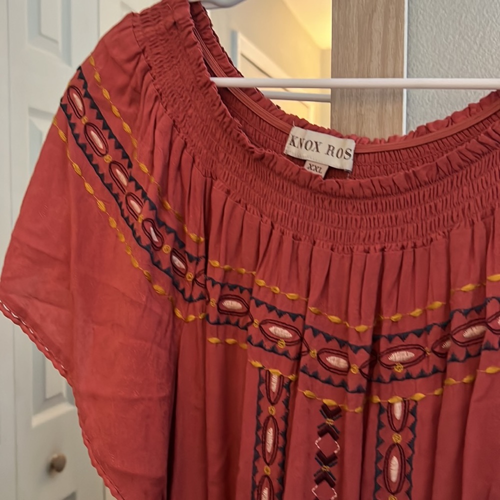 Beautiful Thread Pattern Top - Picture 2 of 6